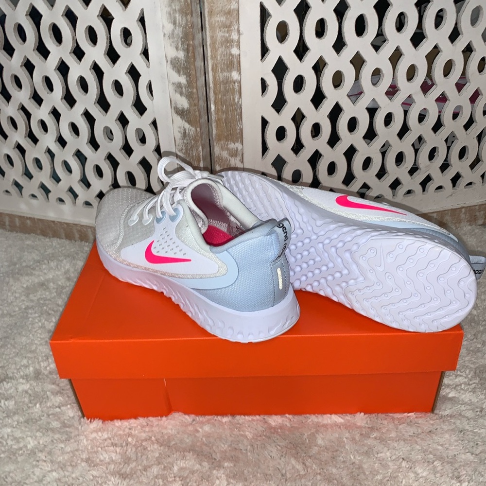 Nike WMNS Legent React